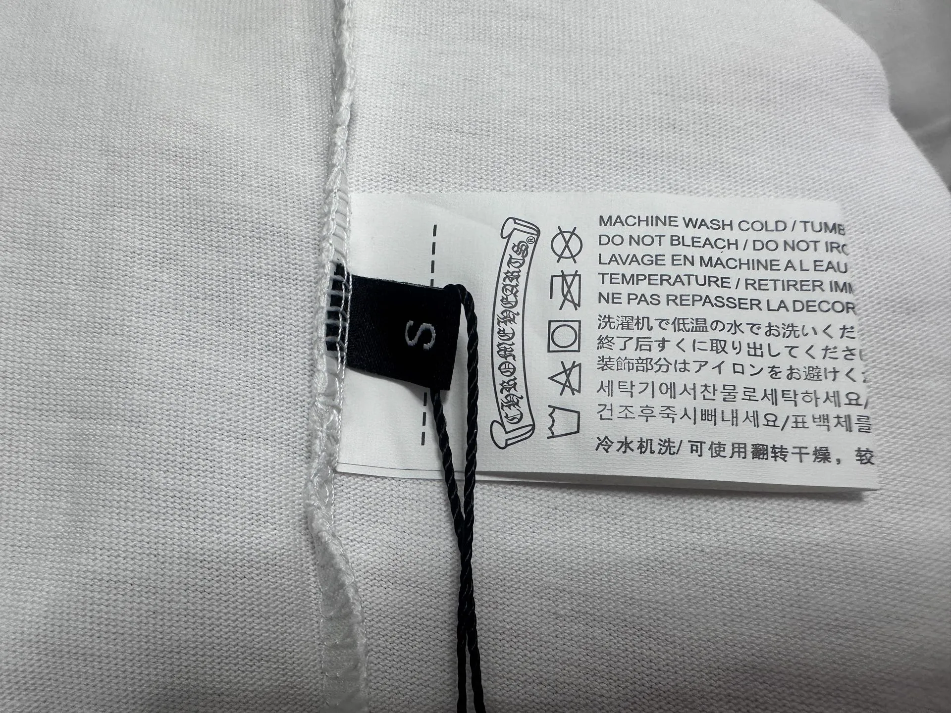 🅿️180 [ChromeHearts] ChromeHearts 24ss horseshoe pulped round neck T-shirt. Original fabric. Official same style. Short-sleeved T-shirt. Customized 260g same vat dyed fabric. Very comfortable to touch. Latest brick cabinet synchronization for spring and summer. Fashionable and personalized. Super versatile and good-looking. Very suitable for both men and women. Must-have style. Tag. Collar label. Washed wheat. Three labels complete. Color: black white. Size: XS-L.